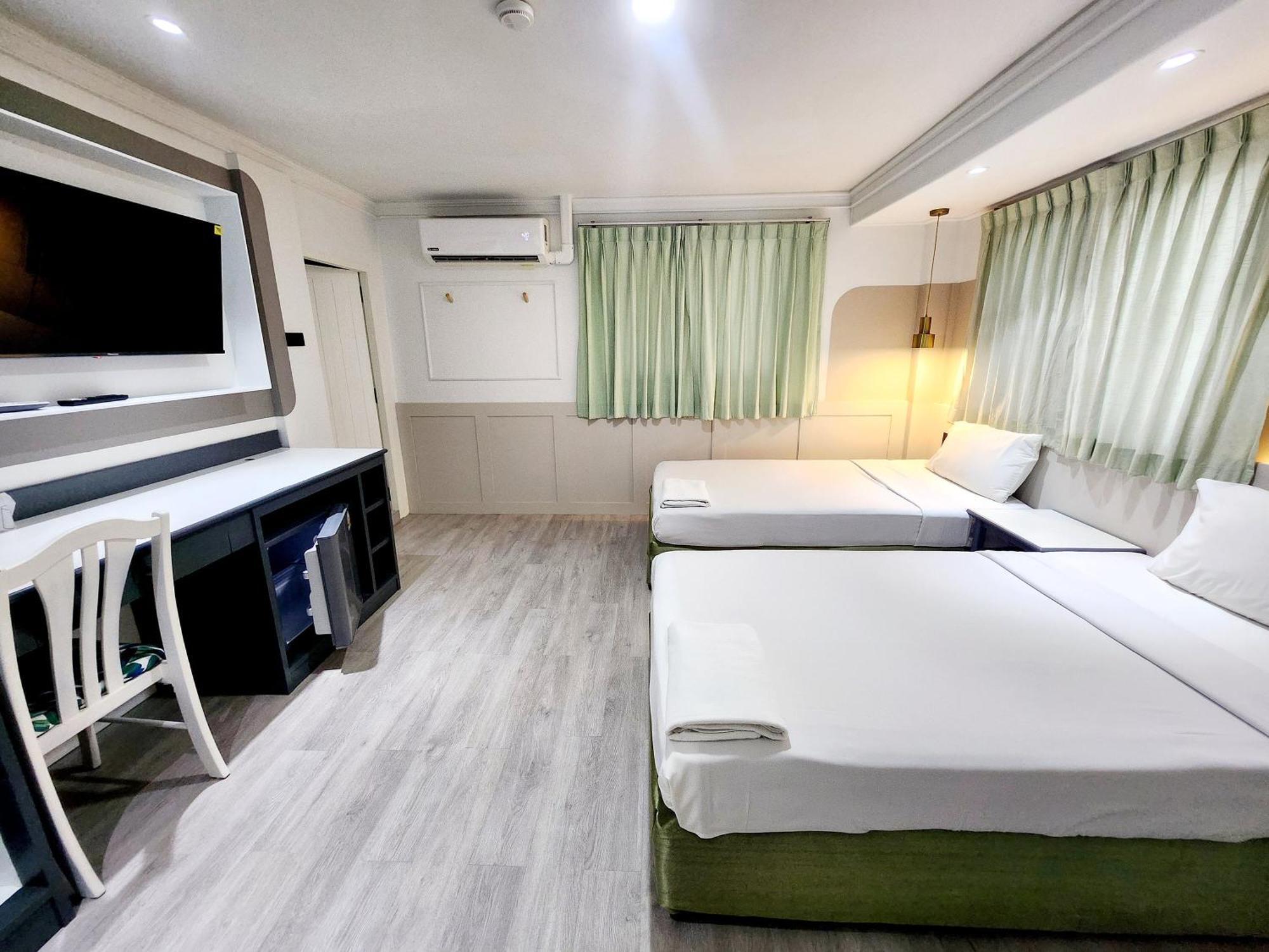 Seatel Phuket, Patong Beach Exterior photo