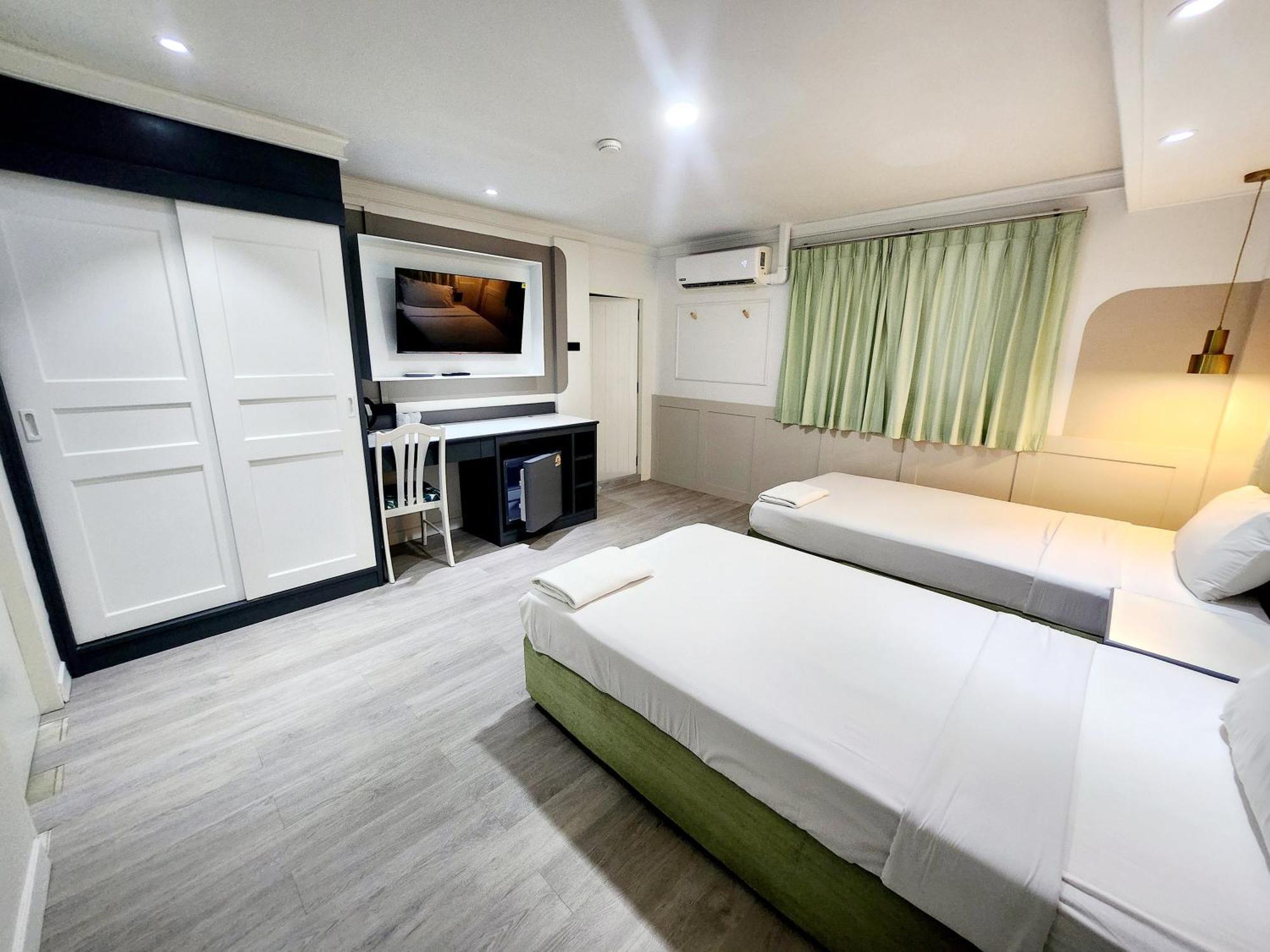 Seatel Phuket, Patong Beach Exterior photo